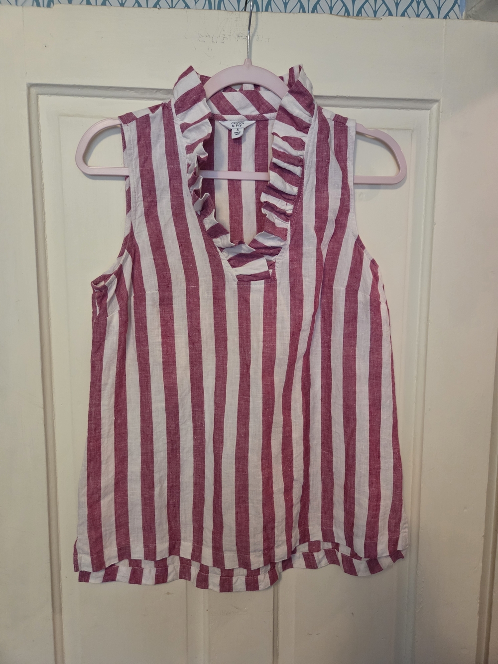 crown & ivy Pink and White Striped Ruffle V-Neck Sleeveless Top